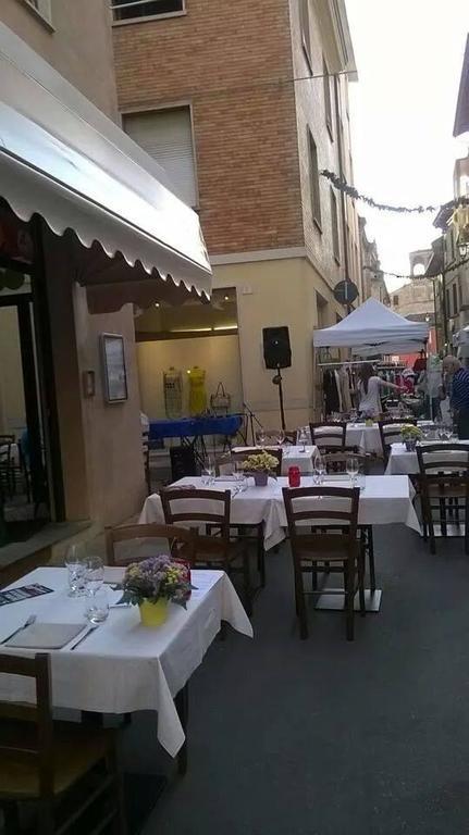 Locanda San Fiorenzo Fiorenzuola dʼArda Exterior foto